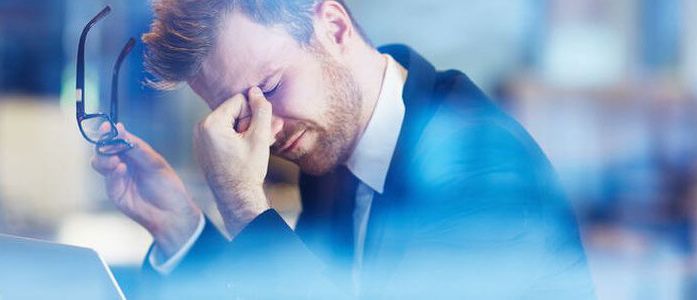 Arbeitgeber verklagen: So sind Schadensersatz & Schmerzensgeld möglich