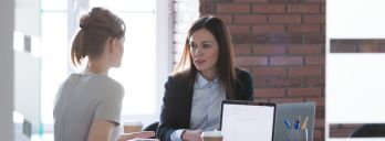 Arbeitszeit­betrug: Wann ist eine Abmahnung oder Kündigung rechtens?