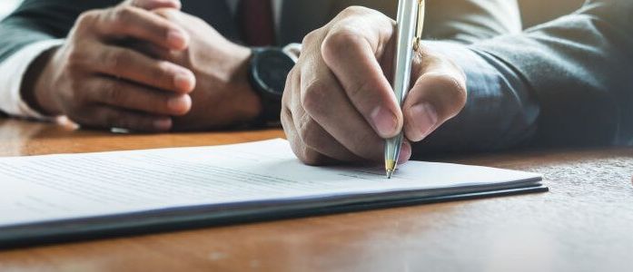 Arbeitsvertrag prüfen lassen & nachteilige Klauseln ausschließen