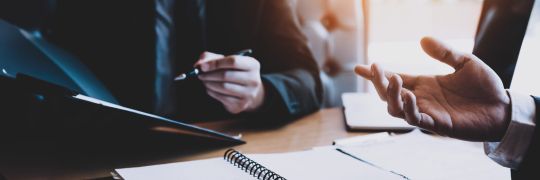 Amtshaftungs­anspruch durchsetzen & Entschädigung vom Staat erhalten