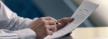 Arbeitsvertrag mit Muster erstellen: gesetzliche Vorgaben, wichtige Klauseln & Vorlagen