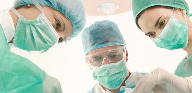 Krankenhaus verklagen: So kann es Schmerzensgeld & Schadensersatz geben