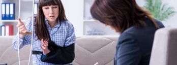 Behandlungsfehler nachweisen & Entschädigung erhalten: So geht’s