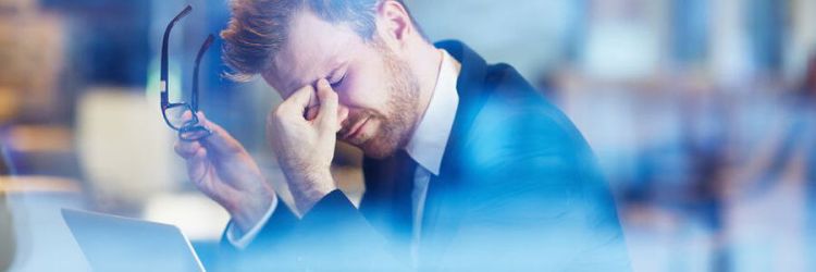 Arbeitgeber verklagen: So sind Schadensersatz & Schmerzensgeld möglich