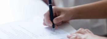 Aufhebungs­vertrag & Abfindung: Was Arbeit­nehmer wissen sollten